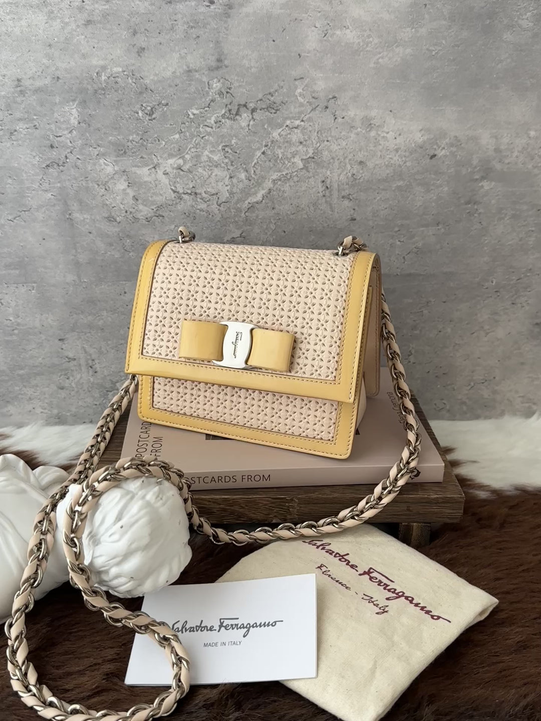 Ferragamo Vara Bow Cut-Out Crossbody ✨｜Cream & Soft Yellow・Silver Hardware