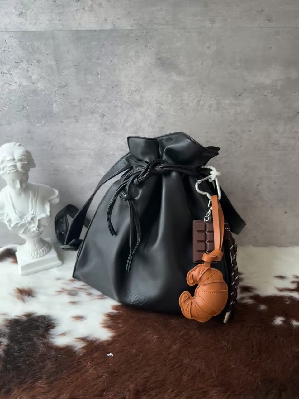 LOEWE So Black Nappa Drawstring Hobo Bag 🖤｜Soft Nappa Leather × Lucky Pouch Shape × Shoulder &amp; Crossbody