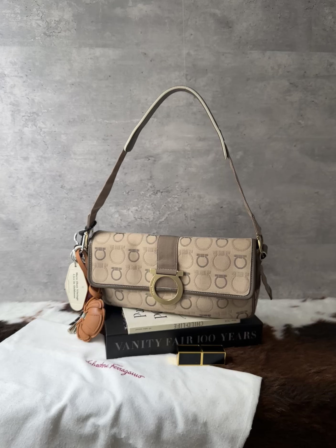FERRAGAMO Gancini Jacquard Shoulder Bag ✨🤎｜Milk Tea Tones × Iconic Gancini Motif × Everyday Capacity
