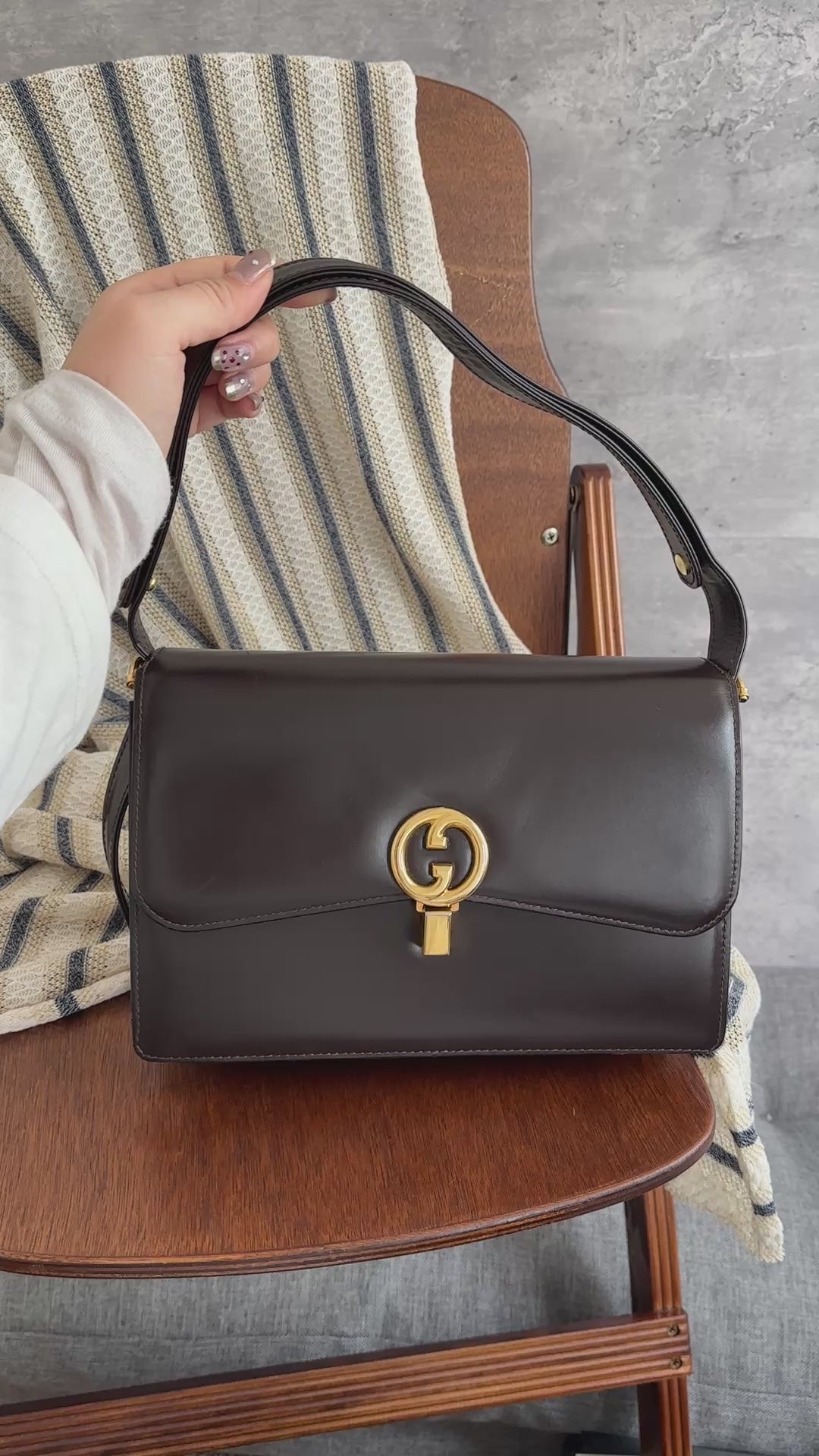 Gucci GG Shoulder Bag 🖤｜Dark Chocolate Leather × Vintage GG Clasp × Convertible Crossbody Style
