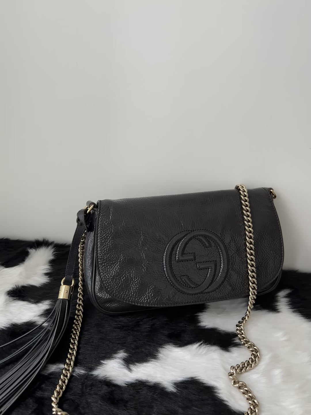 GUCCI 🖤 Leather Tassel Chain Bag｜Glossy Waxed Leather × Chic Chain Detail × Effortless Day-to-Night Style