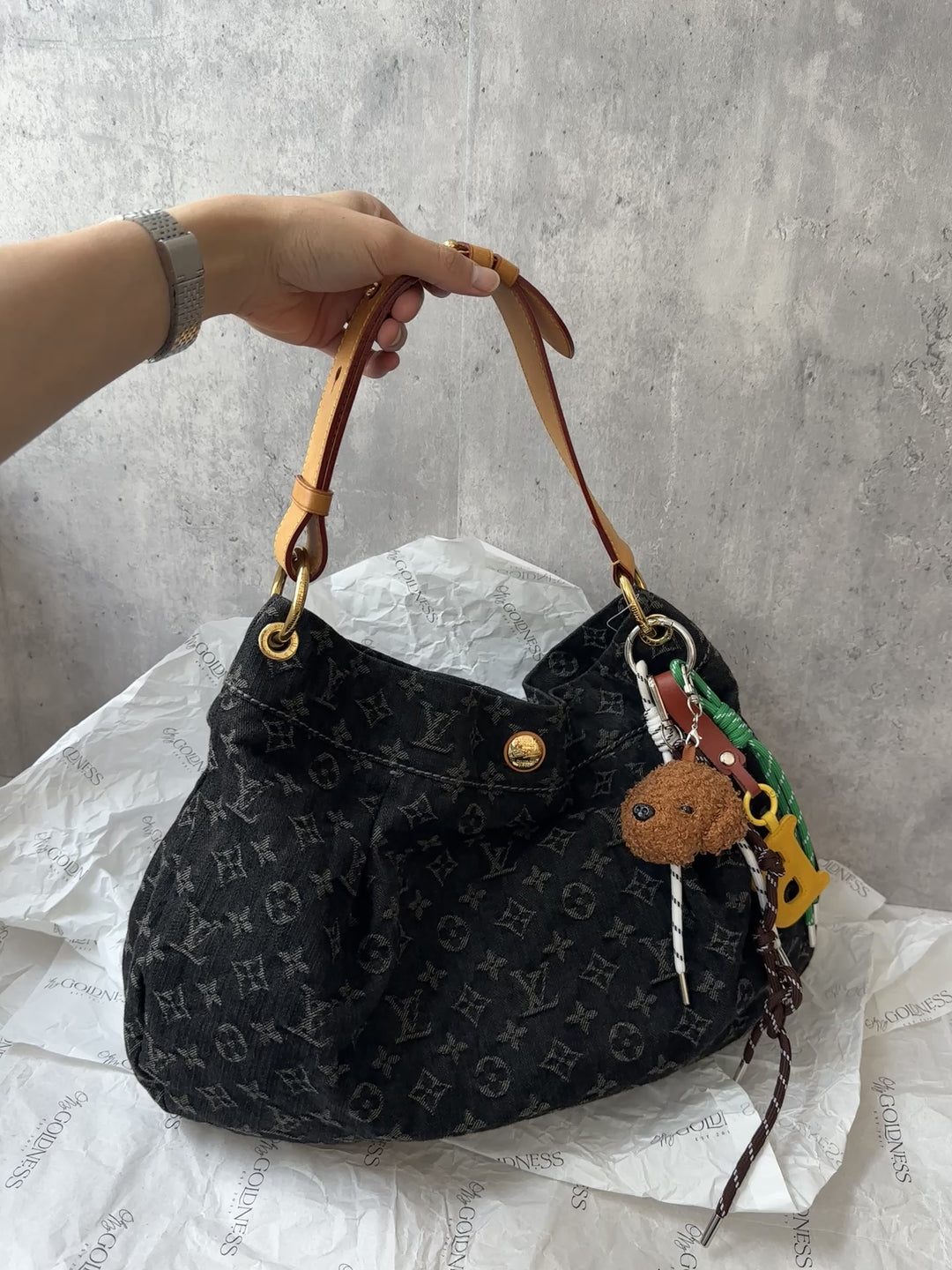 LOUIS VUITTON Monogram Denim Hobo – Black & Grey Washed Denim 🩶 Lightweight, Slouchy & Iconic