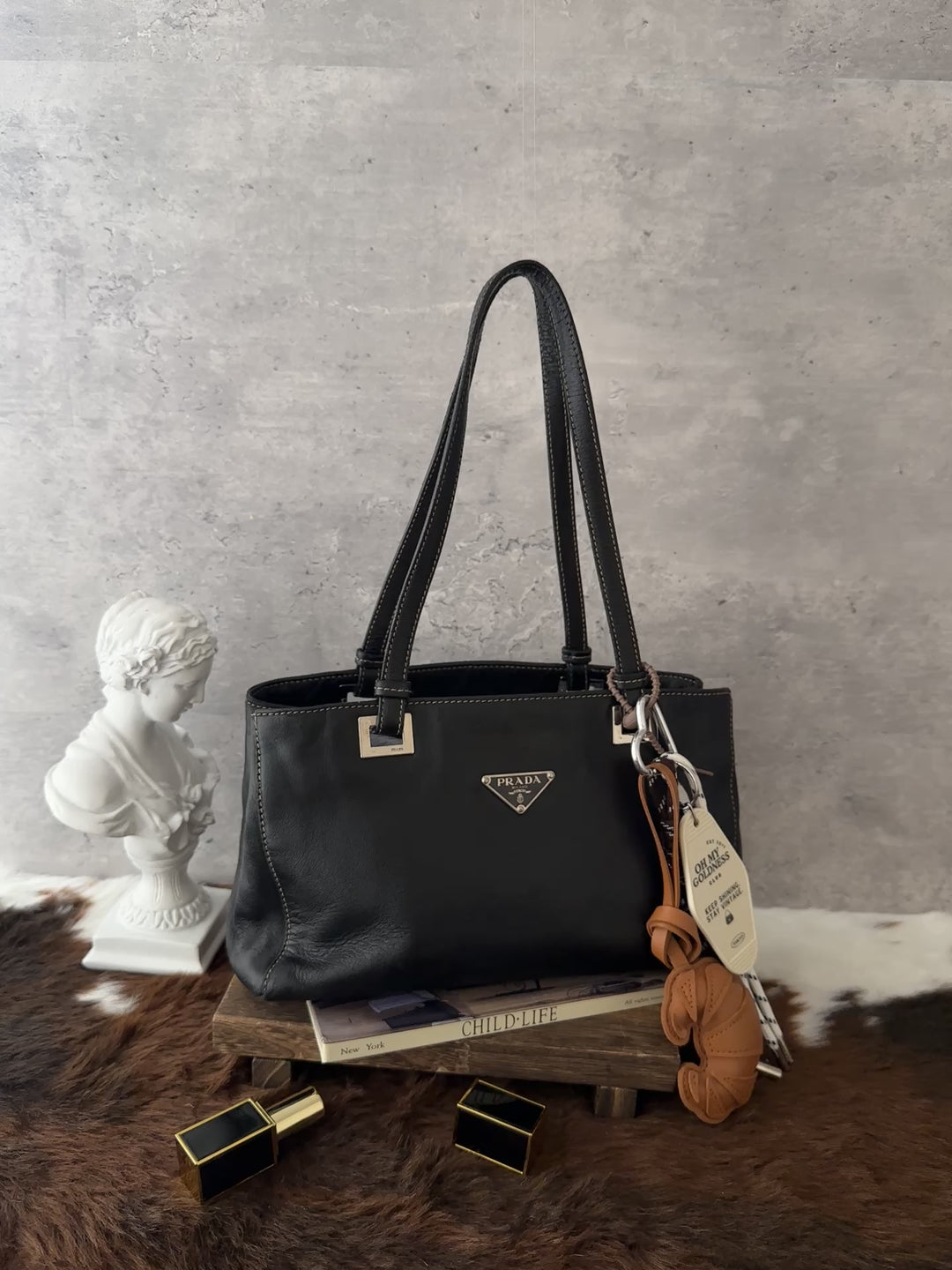 Prada Lambskin Shoulder Bag 🖤｜Rare Full Leather｜Compact Size｜Great Value