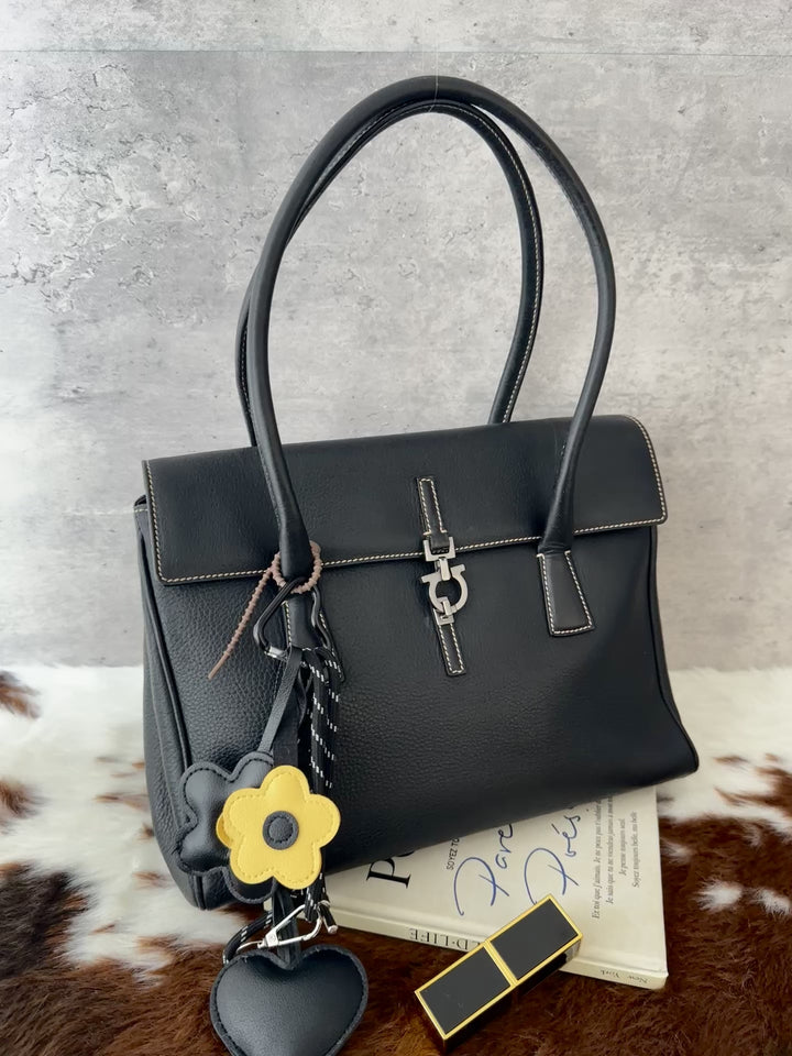 Ferragamo Pigskin Leather Gancini Hobo Bag 🖤｜Rare Pigskin Leather × Gancini Clasp × Daily Capacity