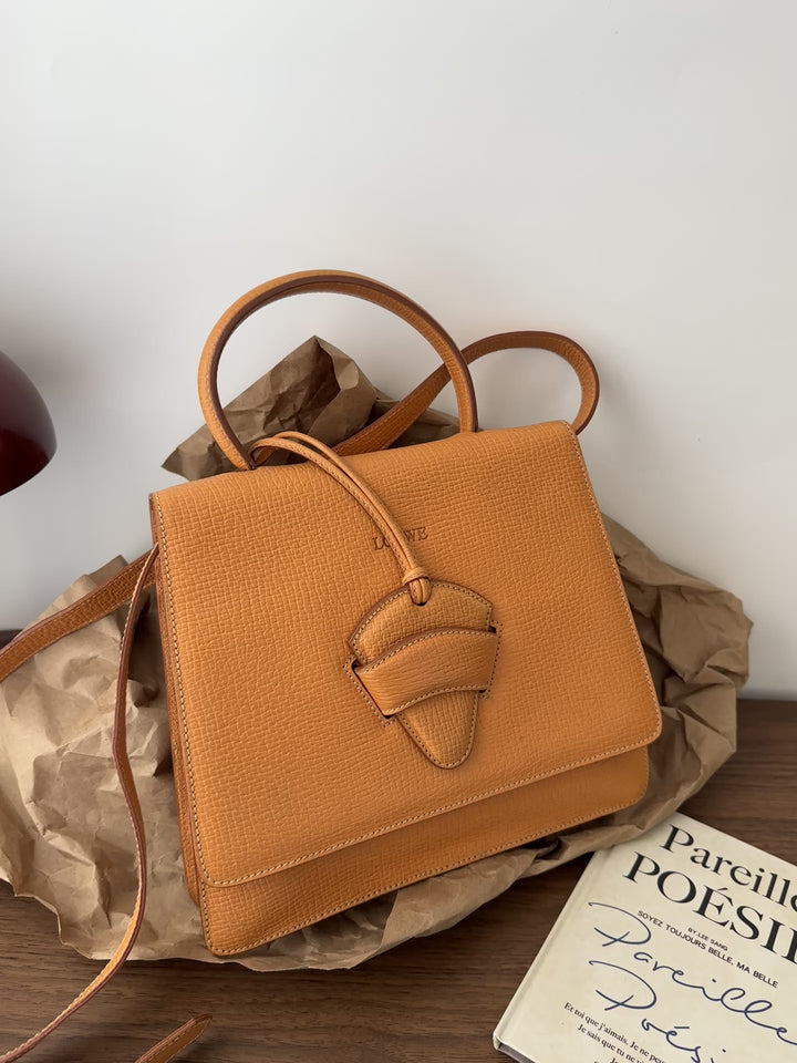 Loewe “Leaf Flap” Top Handle Bag 🍂 | Warm Autumn Elegance