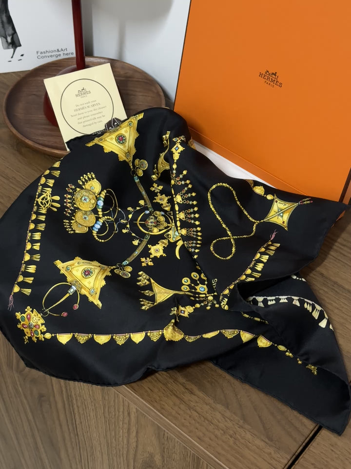 HERMÈS Silk Scarf｜Iconic Print × Luxurious Satin Sheen × Collectible Elegance ✨🖤