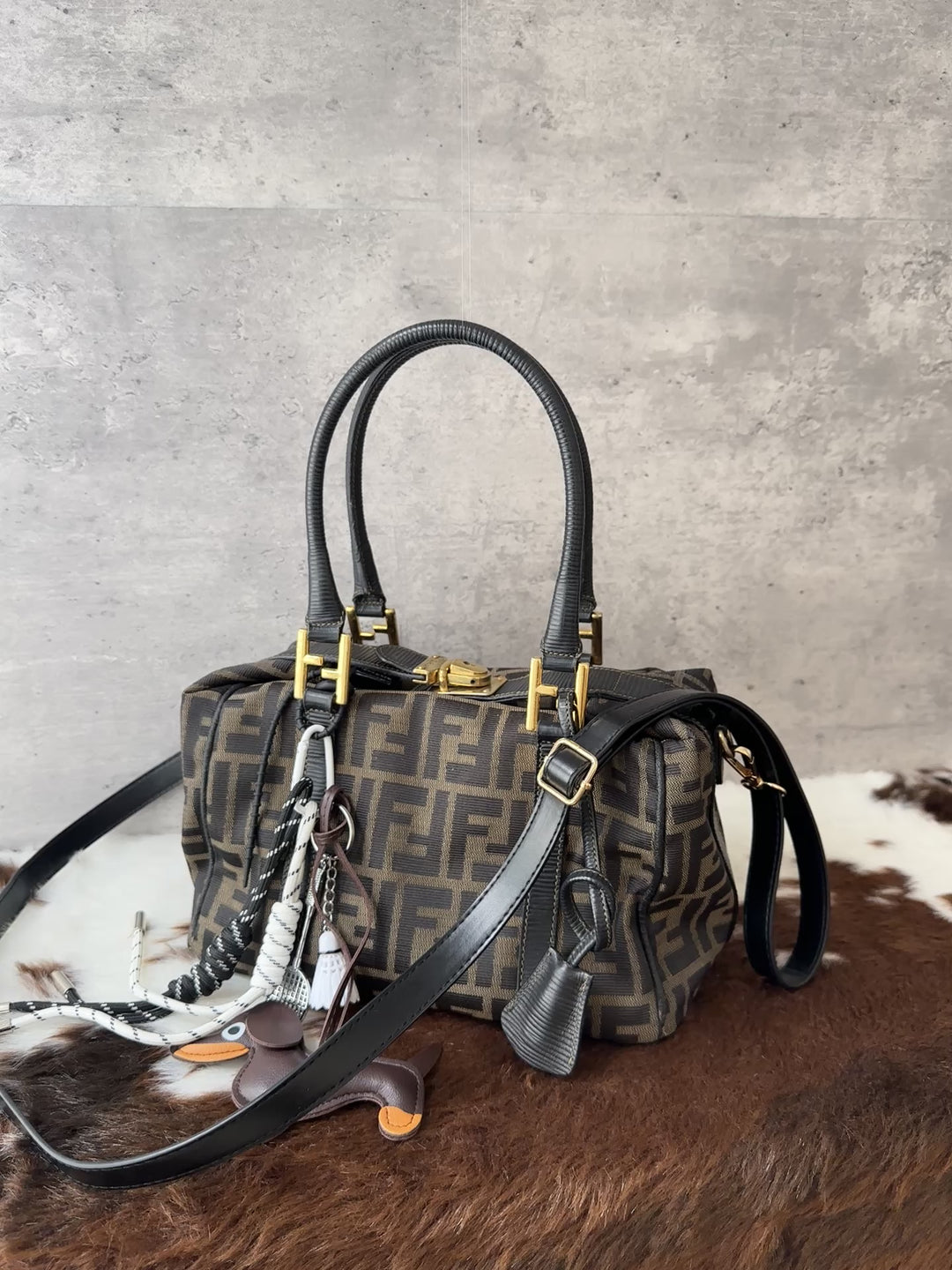 FENDI Zucca Monogram Lunchbox Hobo Handbag 👜｜Original Strap × Gold-Tone Hardware × Cute Practical Shape