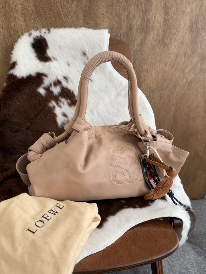Loewe Lambskin Cloud Shoulder Bag 🤎✨｜Supple Lambskin Leather × Sculpted Cloud Silhouette × Rare Milk Tea Shade