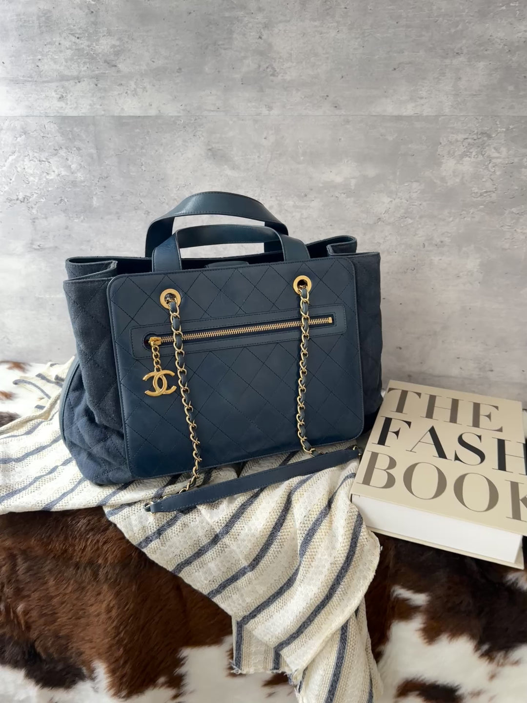 CHANEL Denim Leather Chain Tote Bag 💙｜Denim-Leather Mix × CC Zip Charm × Hand &amp; Shoulder Carry✨