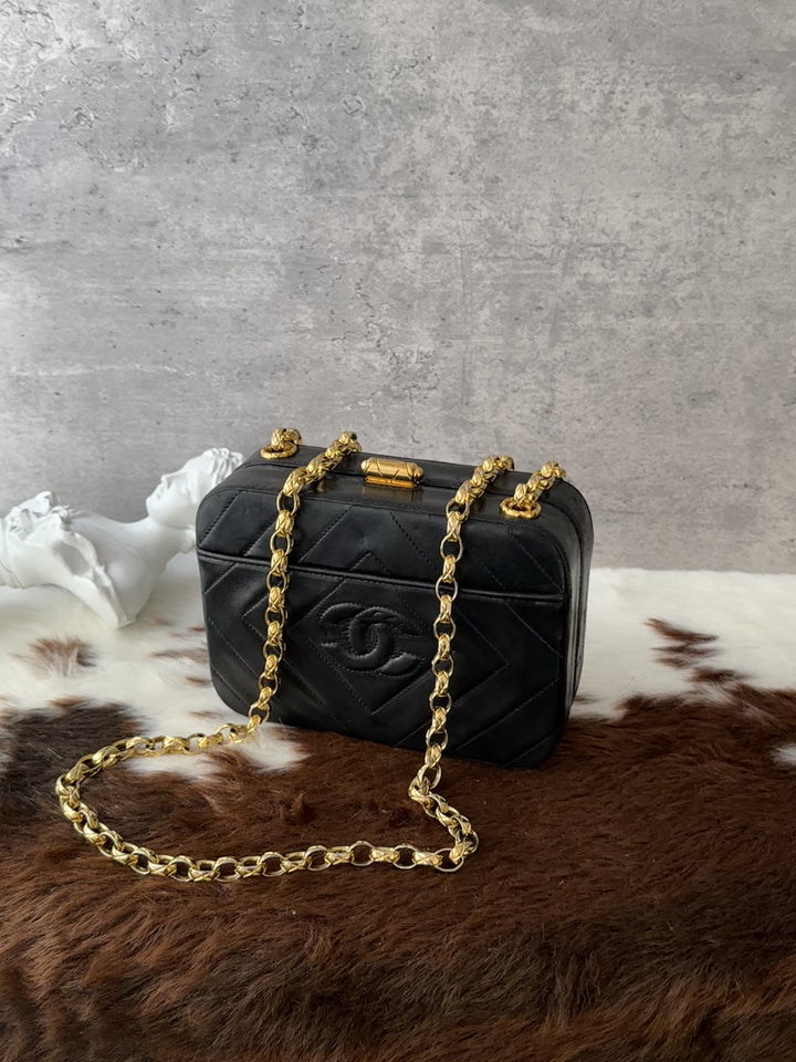 CHANEL Vintage Openwork Chain Box Bag 🖤｜Rare Discontinued Piece × Evening Bag Silhouette × Collector’s Item