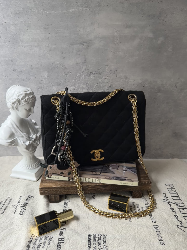 CHANEL Vintage Fabric Flap Bag 🖤｜Quilted Fabric｜Mixed-Tone Chain｜Crimson Interior