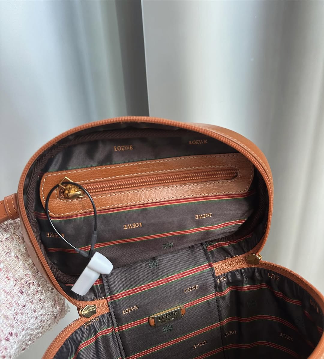 LOEWE Brown Bamboo Vanity Bag｜Rare Bamboo Handle × Unisex Vintage Charm 🧸✨