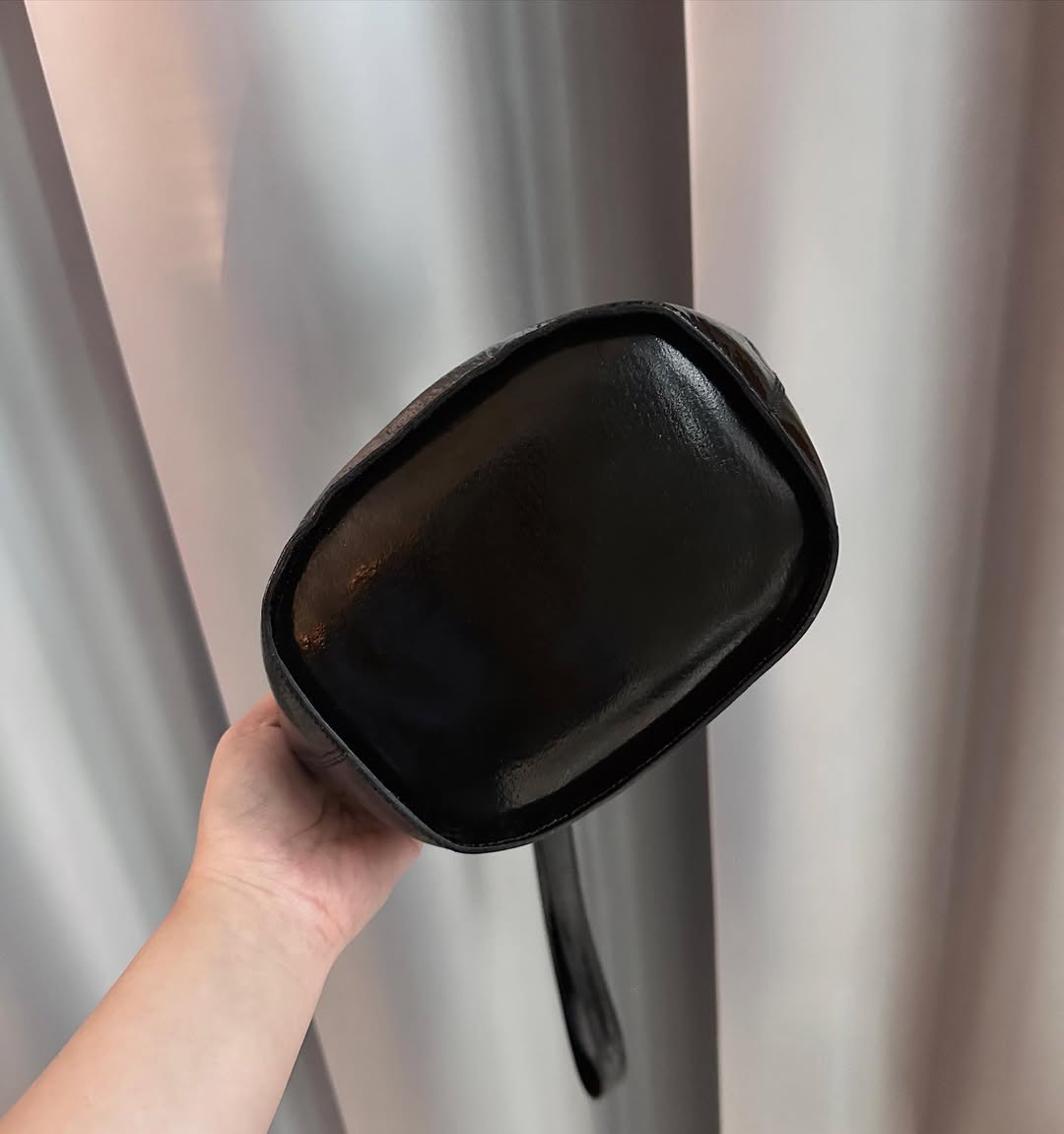 CELINE Black Leather Large Ring Bucket Bag（Small Size）｜Iconic Minimalism with a Sculptural Edge 🖤✨