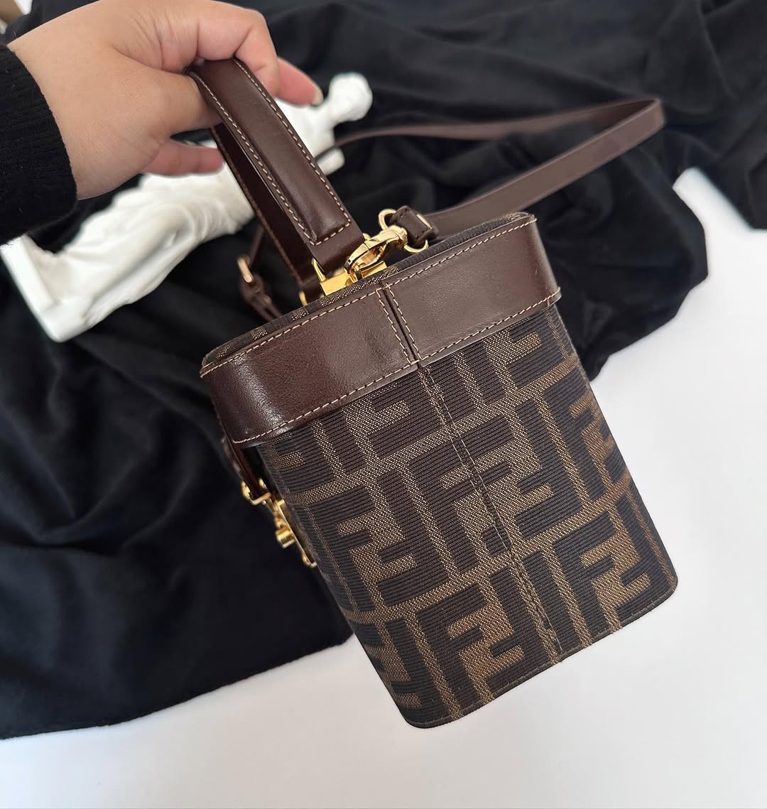 FENDI Monogram Vanity Box Bag（Chocolate Brown）｜Vintage Luxe × Structured Chic 🧸🍫