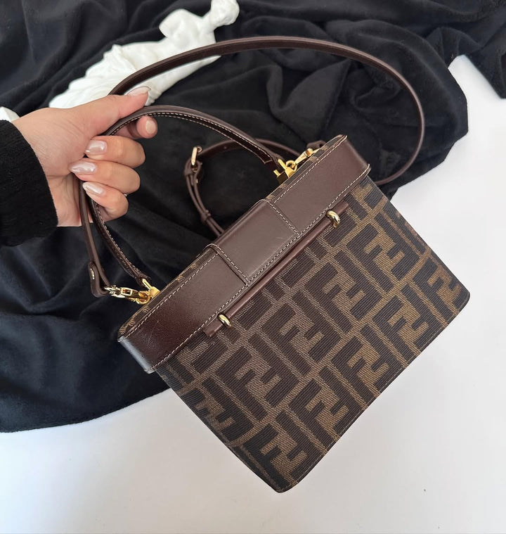 FENDI Monogram Vanity Box Bag（Chocolate Brown）｜Vintage Luxe × Structured Chic 🧸🍫