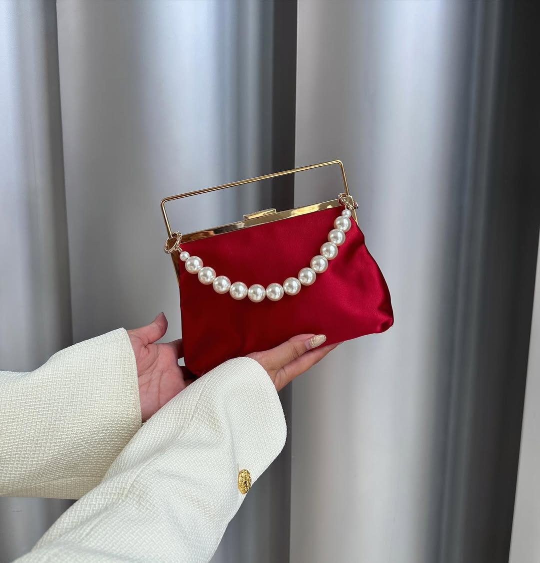 GUCCI Satin Frame Bag with Pearl Chain｜Elegant Retro Glamour 🌹