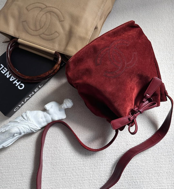 CHANEL Suede Drawstring Bucket Bag（Dark Red）｜Cherry Charm × Vintage Elegance 🍒✨