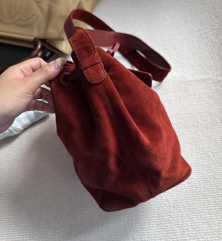 CHANEL Suede Drawstring Bucket Bag（Dark Red）｜Cherry Charm × Vintage Elegance 🍒✨