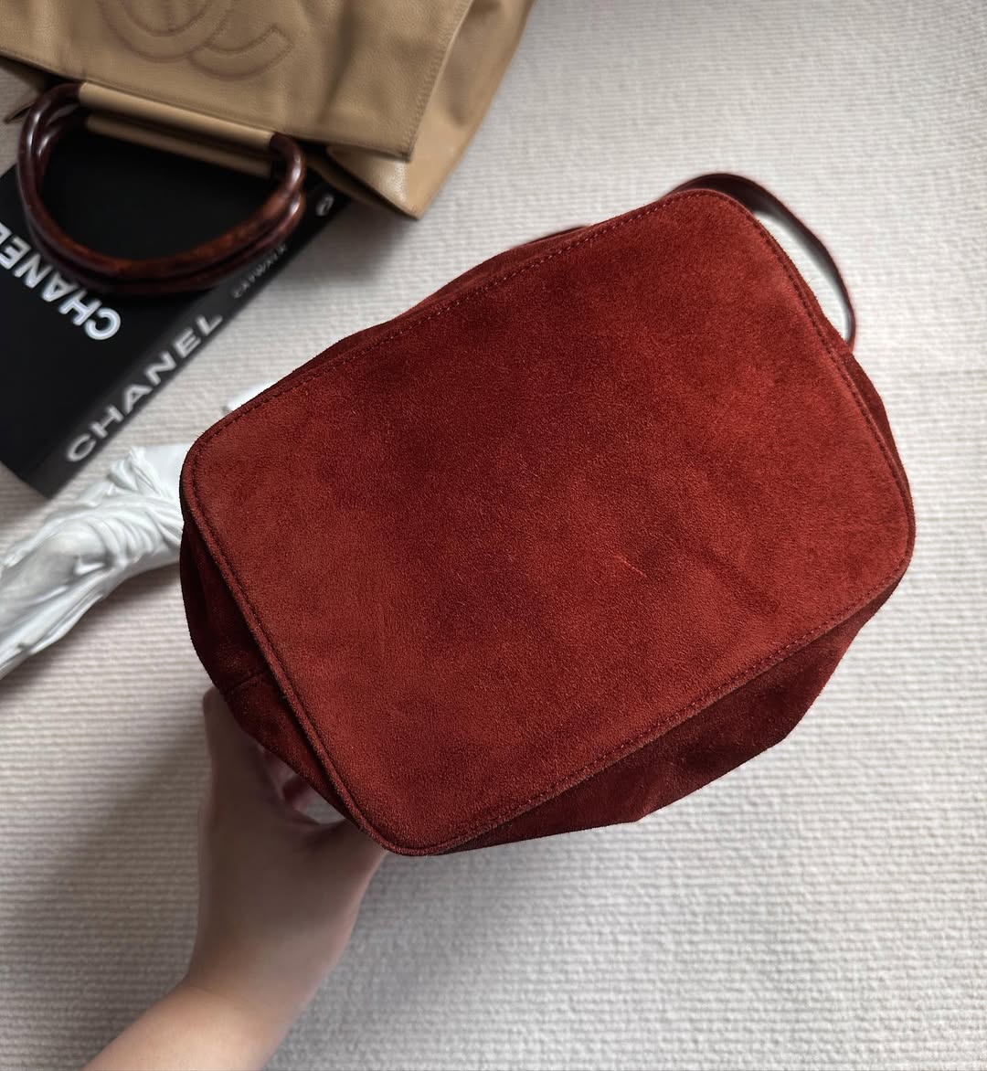 CHANEL Suede Drawstring Bucket Bag（Dark Red）｜Cherry Charm × Vintage Elegance 🍒✨