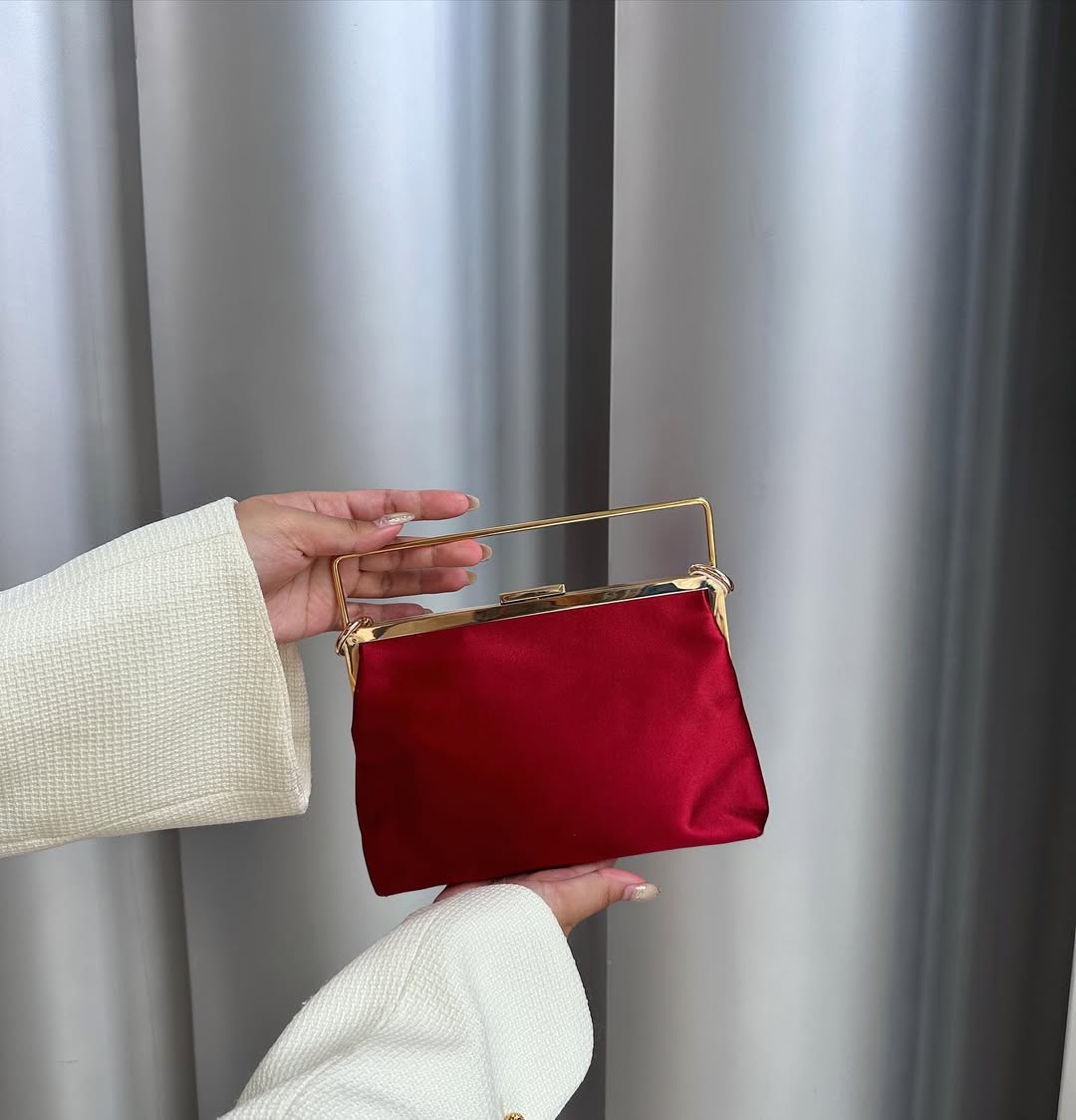 GUCCI Satin Frame Bag with Pearl Chain｜Elegant Retro Glamour 🌹